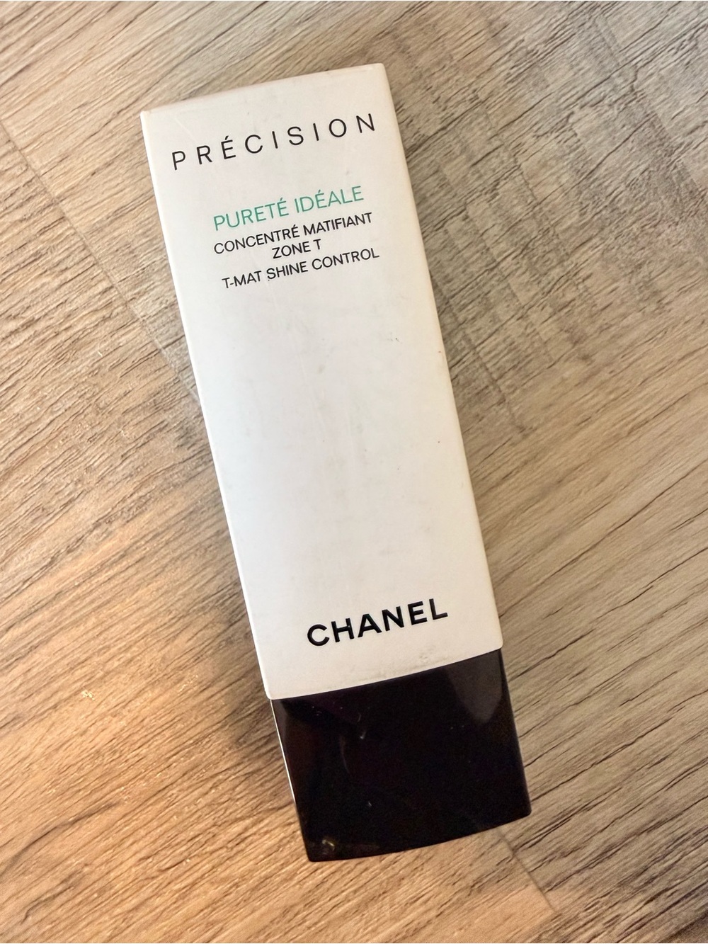 CHANEL White and Black Précision Pureté Idéale T-Mat Shine Control Primer